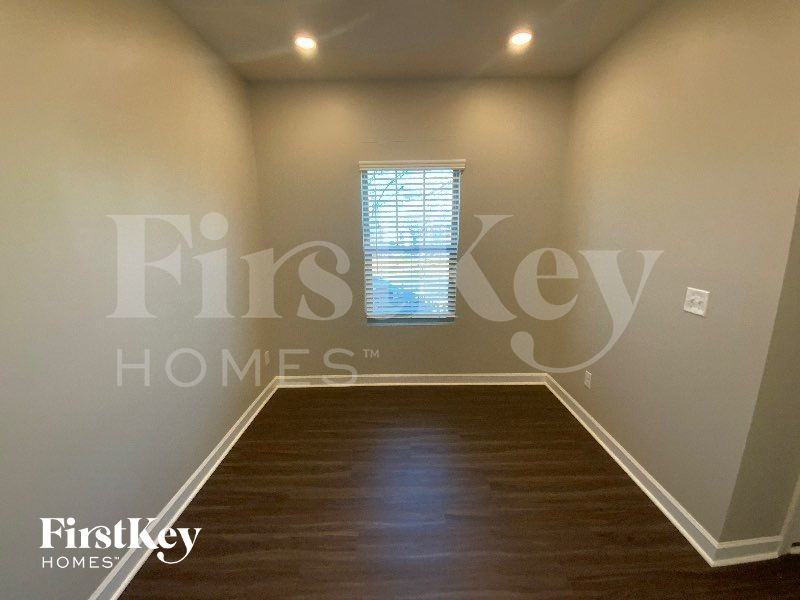 11733 Mesquite Rd - Photo 3 of 12