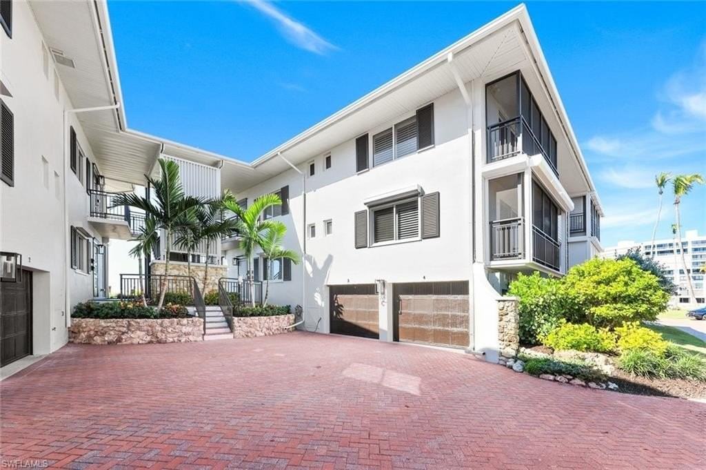 2211 Gulf Shore Blvd N Apt C4 #C4 - Photo 2 of 23