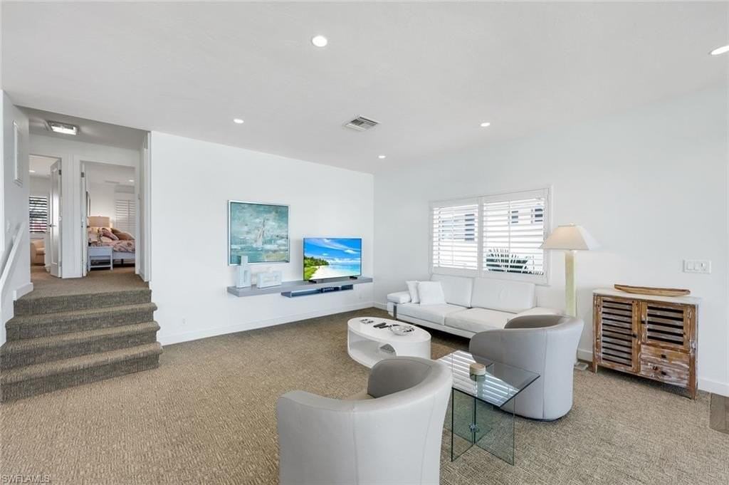 2211 Gulf Shore Blvd N Apt C4 #C4 - Photo 5 of 23