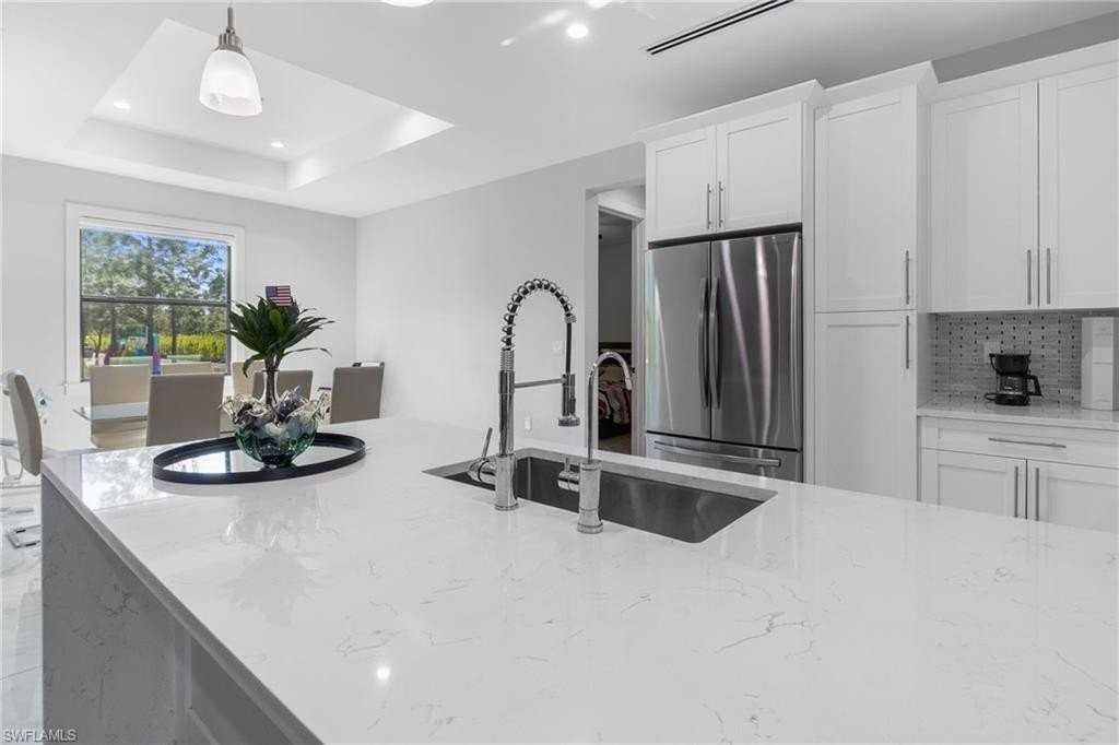 2406 37th Ave Ne - Photo 4 of 20