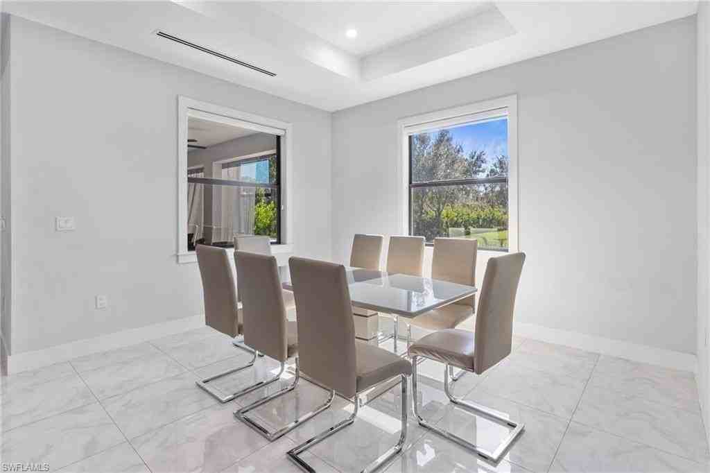 2406 37th Ave Ne - Photo 5 of 20