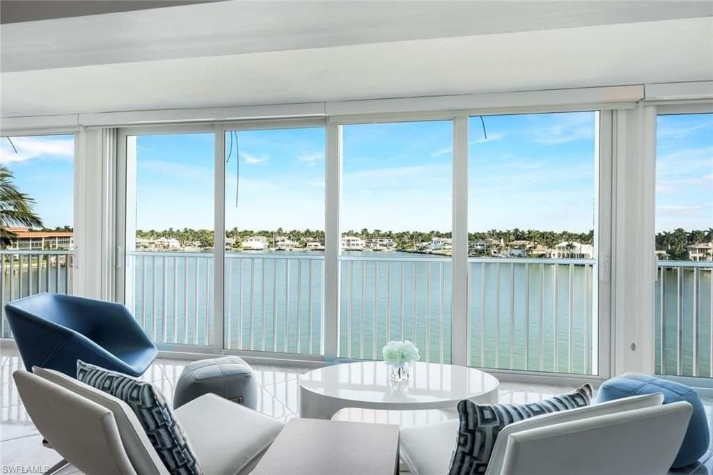 2750 Gulf Shore Blvd N Apt 402 #402