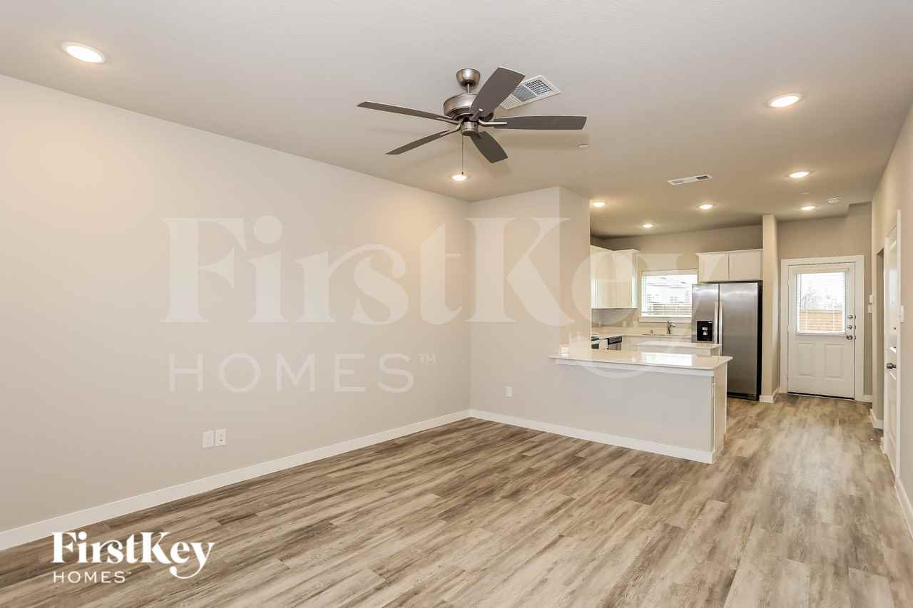 339 Niki Dr - Photo 3 of 15