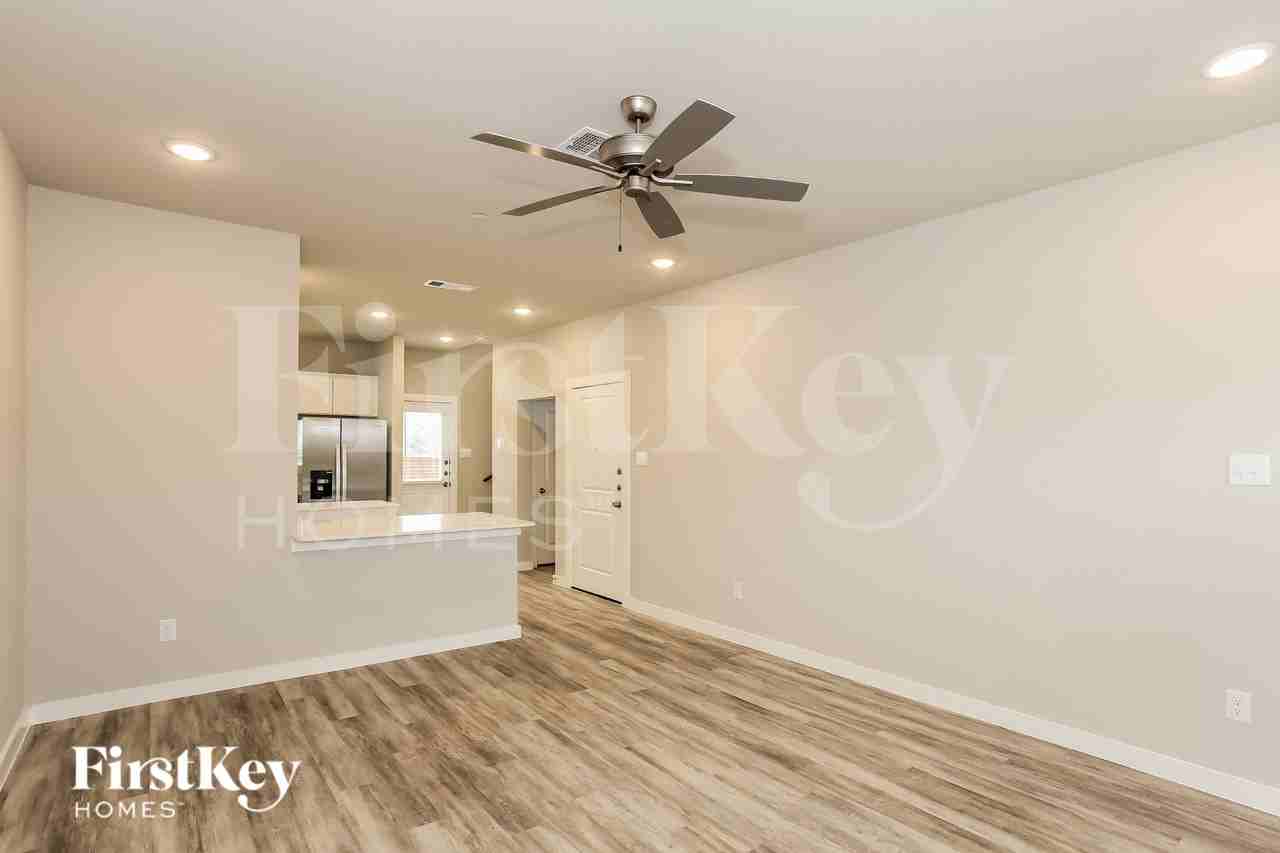 339 Niki Dr - Photo 4 of 15