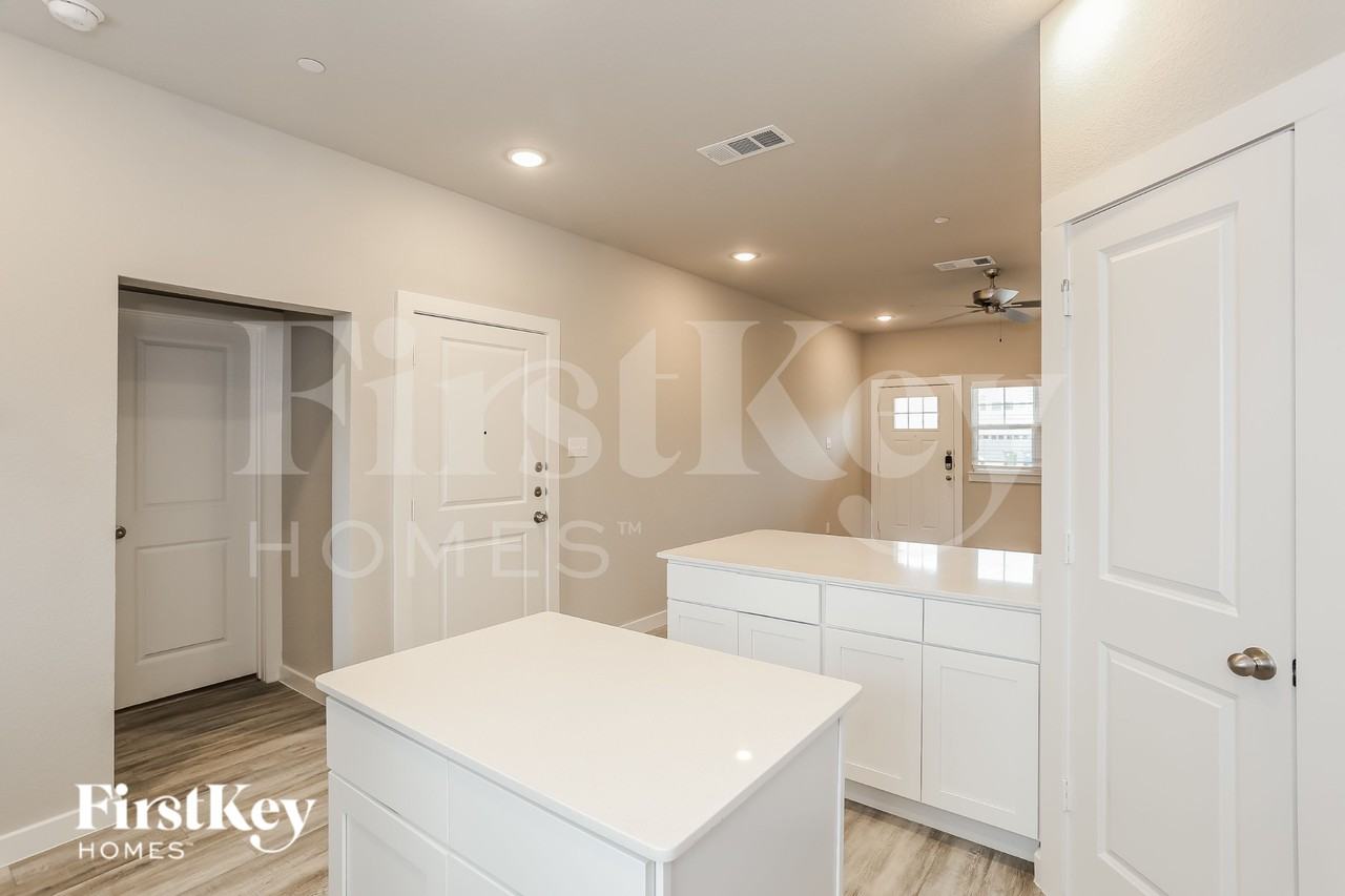 339 Niki Dr - Photo 5 of 15