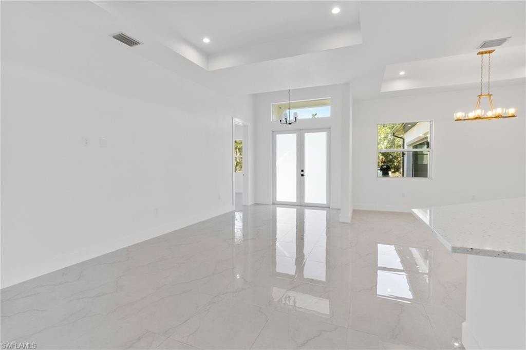 1081 Desoto Blvd S - Photo 7 of 31