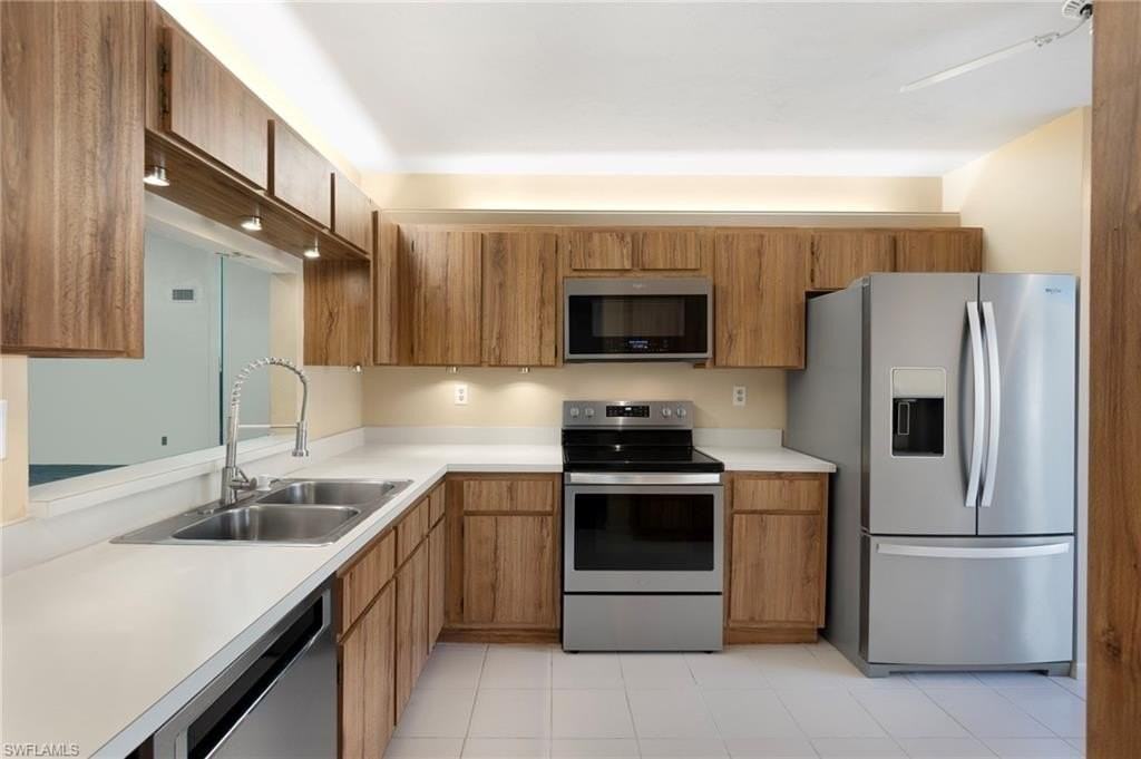 1814 Kings Lake Blvd Apt 201 #201 - Photo 5 of 18