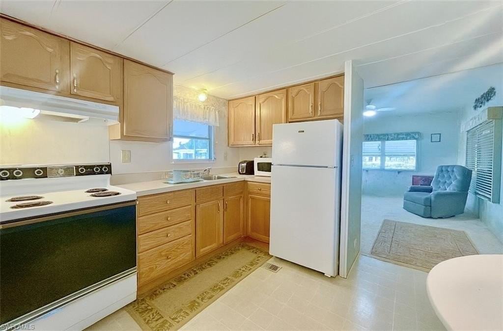 112 Cape Sable Dr - Photo 5 of 35