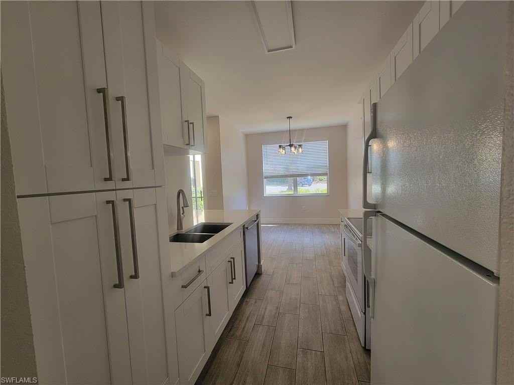 7950 Preserve Cir Apt 813 #813 - Photo 4 of 12