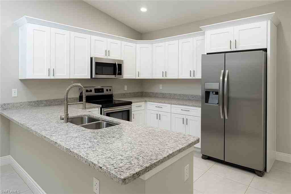 4622 Leonard Blvd S - Photo 4 of 9