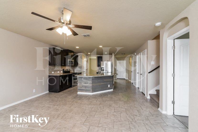 8952 Hickman Park - Photo 2 of 15