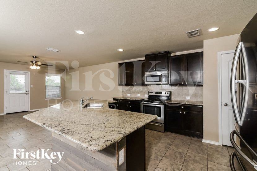 8952 Hickman Park - Photo 4 of 15