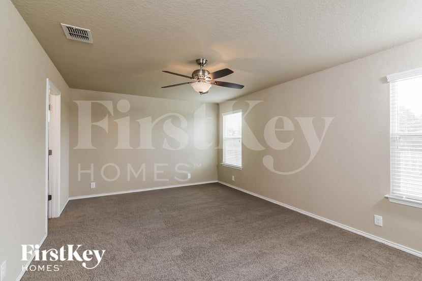 8952 Hickman Park - Photo 6 of 15