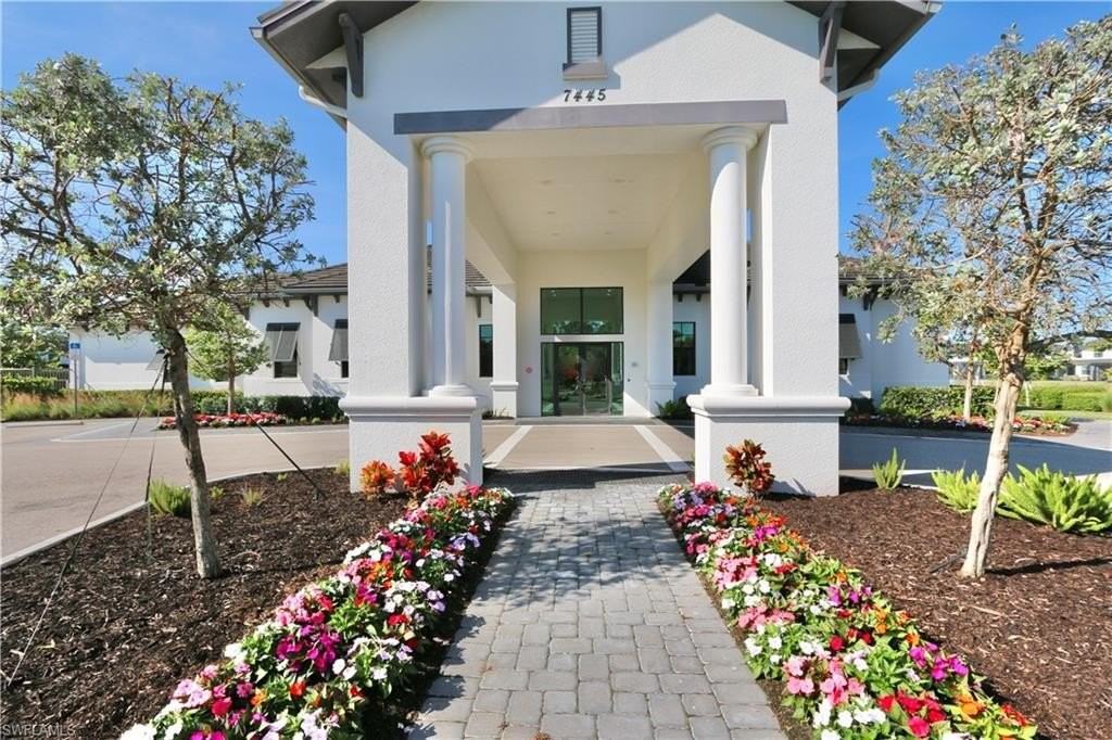 7352 Rockefeller Dr - Photo 2 of 39