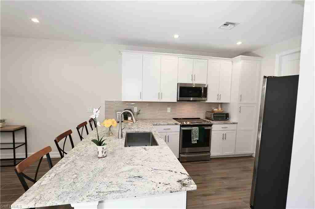 7352 Rockefeller Dr - Photo 6 of 39