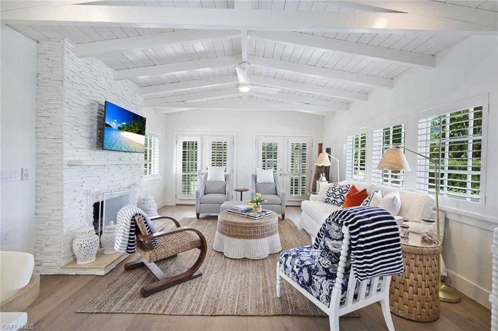 47 8th Ave S - Photo 3 of 27