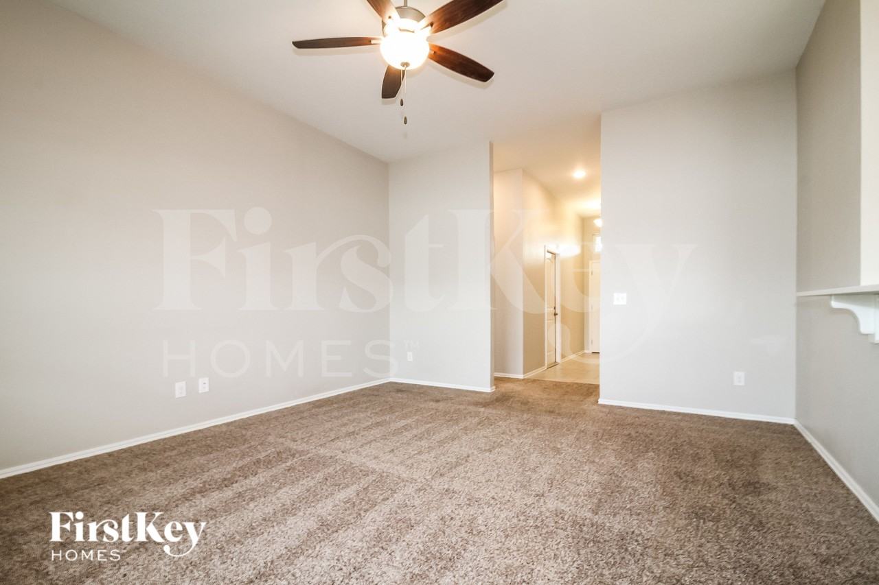 1321 Se 17th St - Photo 2 of 16