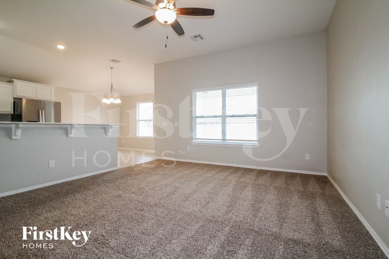 1321 Se 17th St - Photo 3 of 16