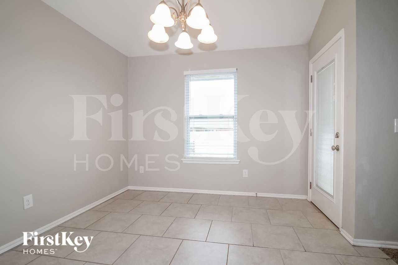 1321 Se 17th St - Photo 4 of 16