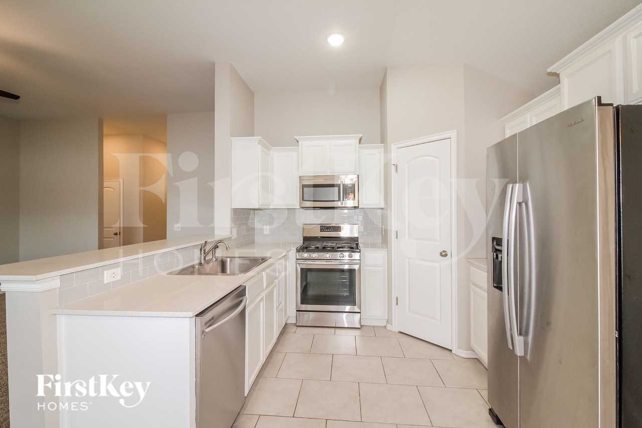 1321 Se 17th St - Photo 6 of 16