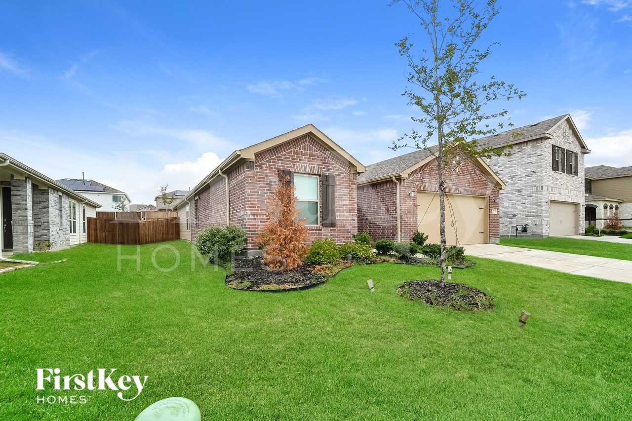 2628 Warren Ln - Photo 3 of 18