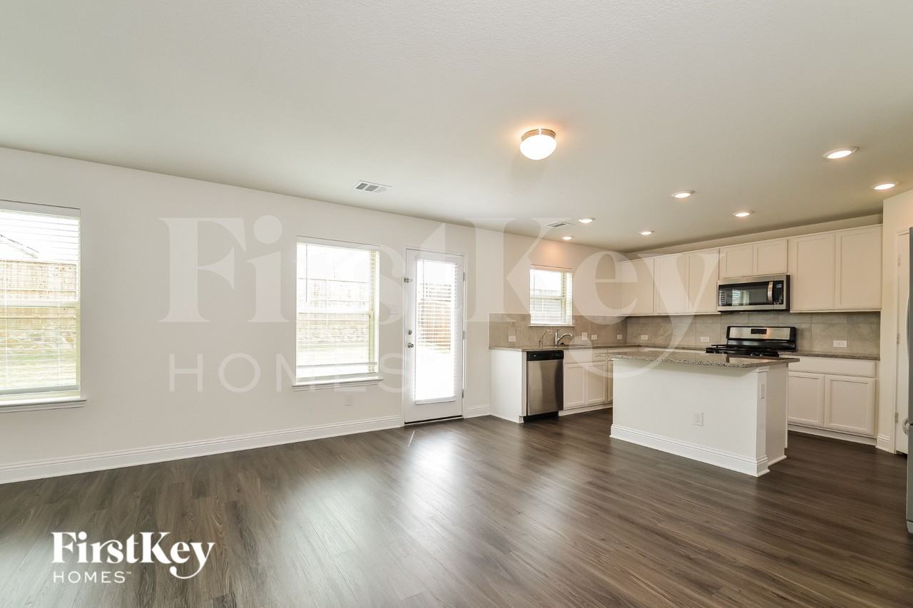 2628 Warren Ln - Photo 5 of 18