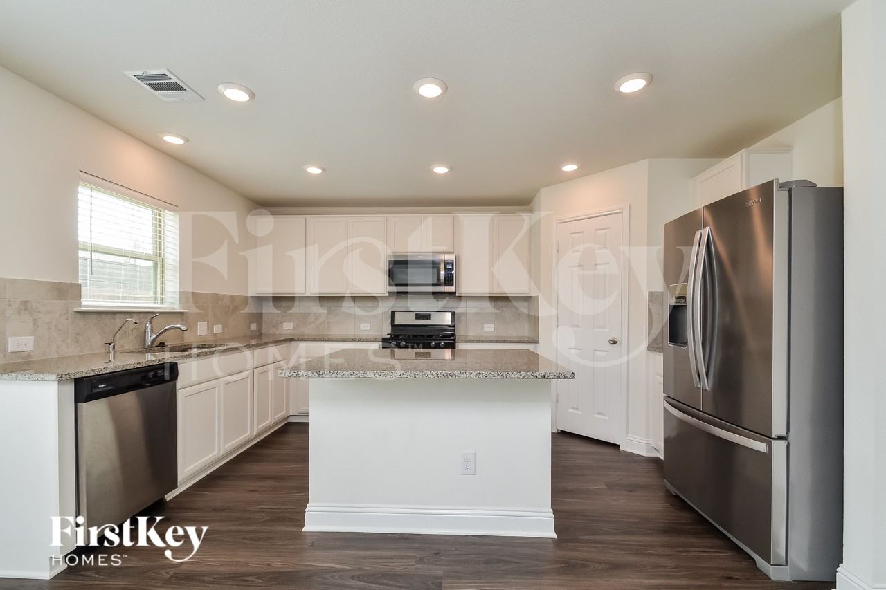 2628 Warren Ln - Photo 7 of 18