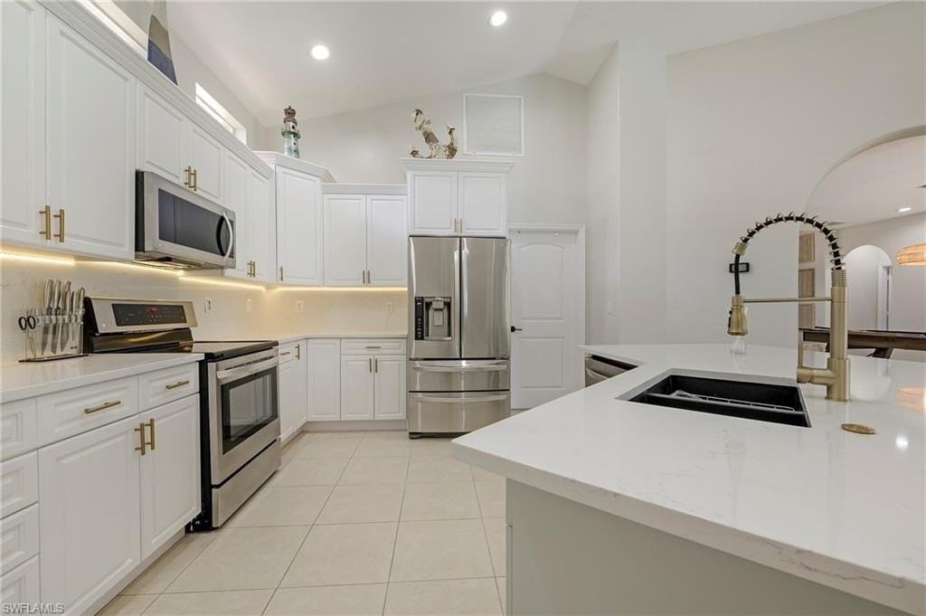 1020 Tivoli Ln - Photo 3 of 32