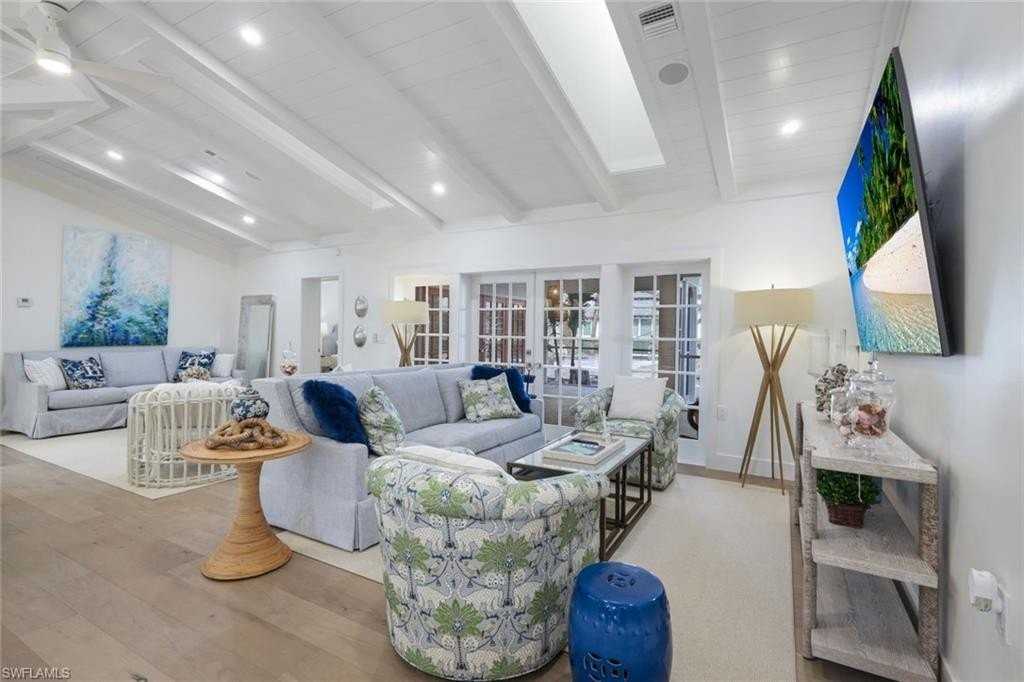 67 8th Ave S - Photo 6 of 38