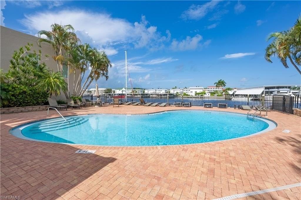 800 River Point Dr Apt 207 #207 - Photo 7 of 47