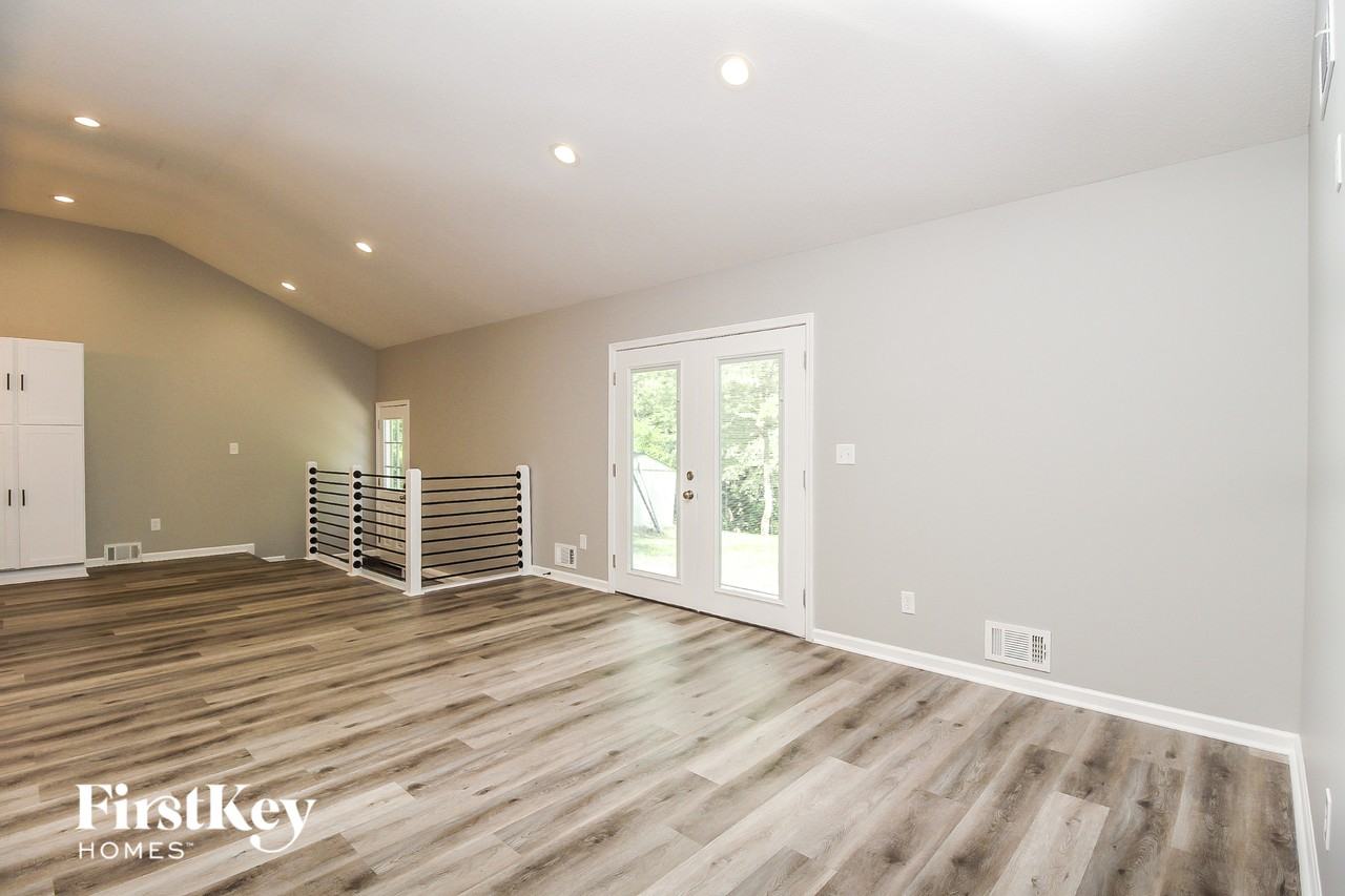 429 Wilshire Blvd - Photo 2 of 15