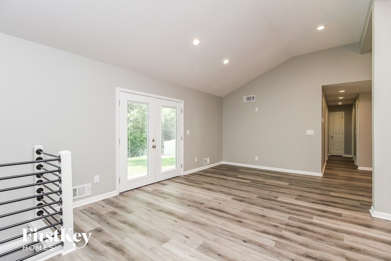 429 Wilshire Blvd - Photo 3 of 15