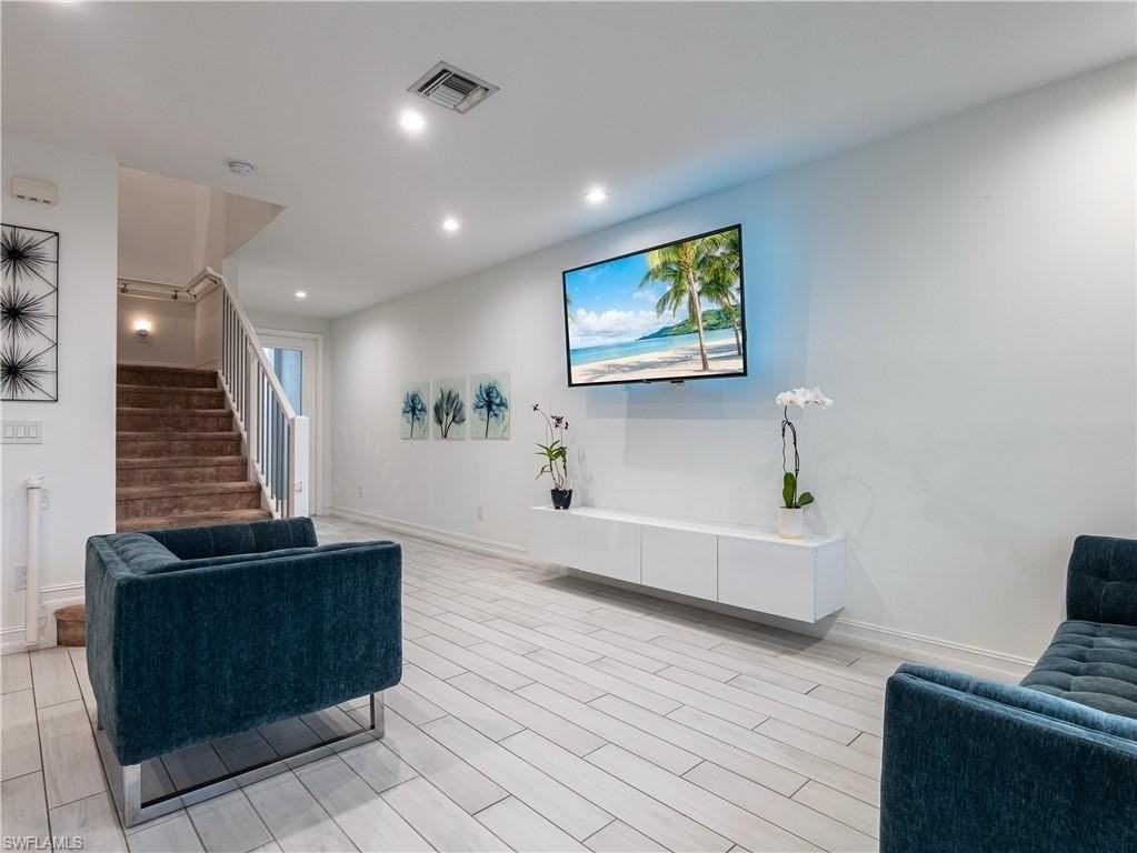 7592 Morgan Way - Photo 4 of 34