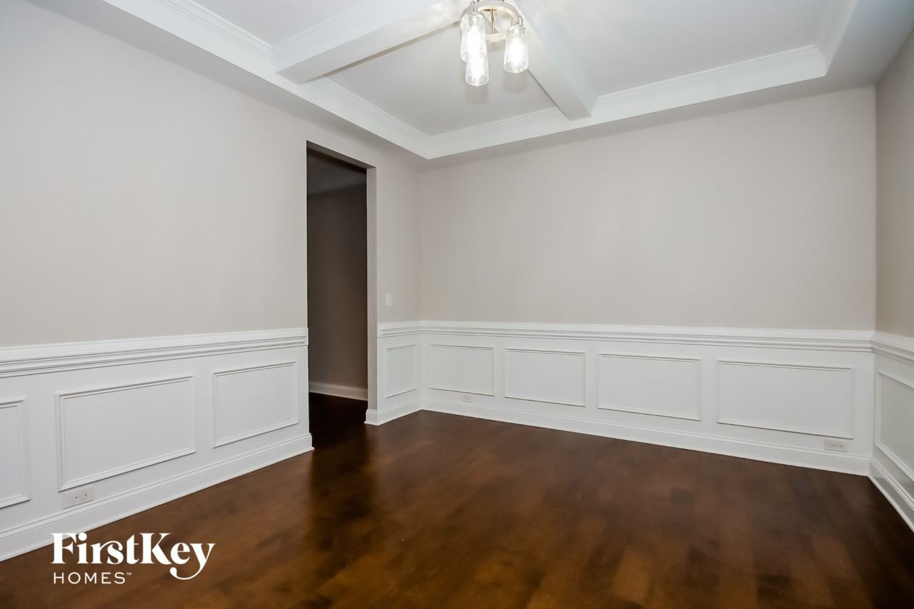 7815 Sawgrass Ln - Photo 4 of 15