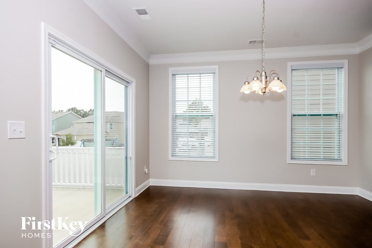 7815 Sawgrass Ln - Photo 5 of 15