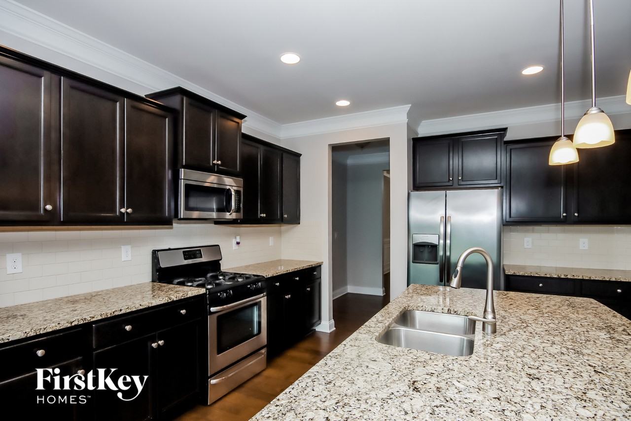 7815 Sawgrass Ln - Photo 6 of 15