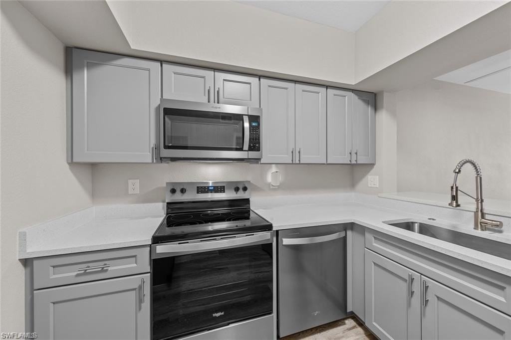 8423 Bernwood Cove Loop Apt 405 #405 - Photo 4 of 26