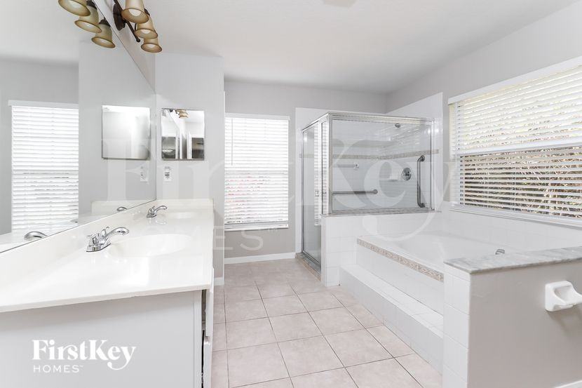 1065 Sw Haleyberry Ave - Photo 6 of 15