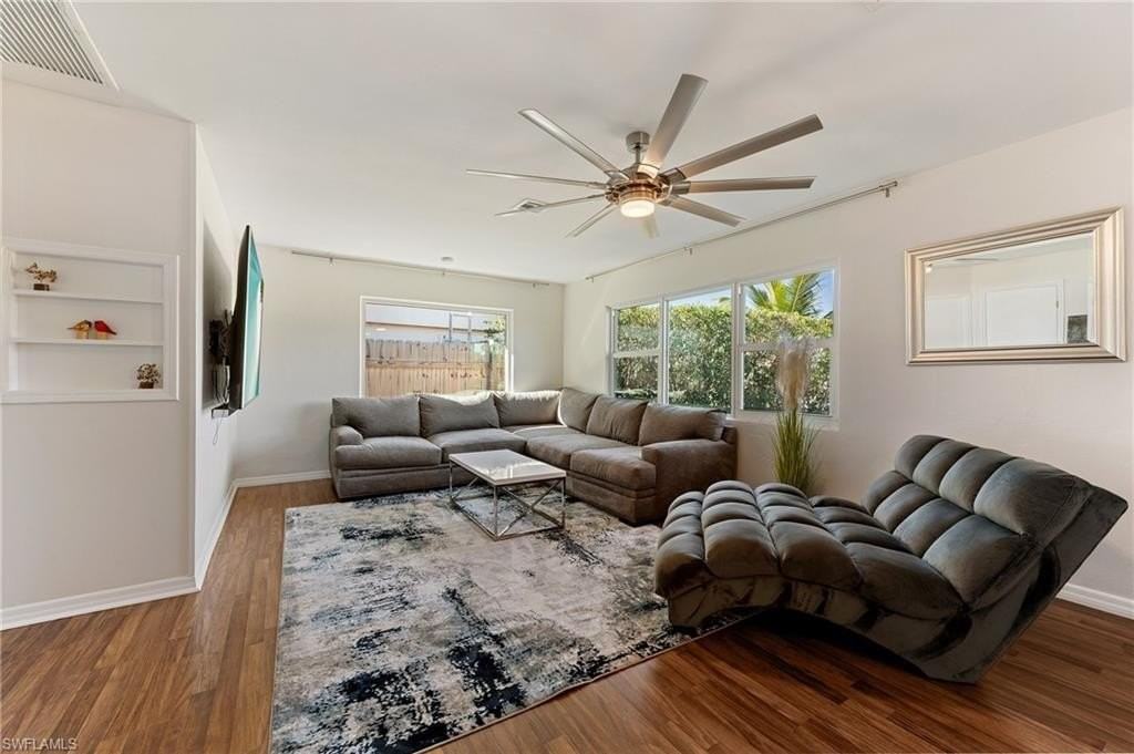 714 105th Ave N - Photo 5 of 33