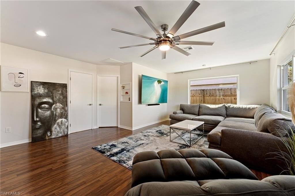 714 105th Ave N - Photo 6 of 33