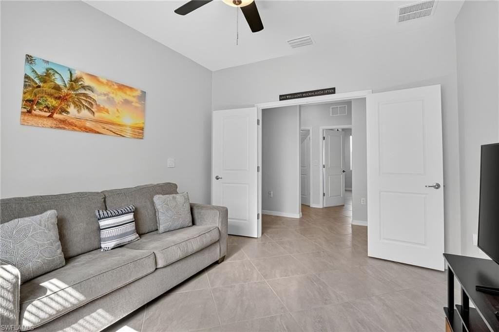 2130 Hamlin St - Photo 5 of 40