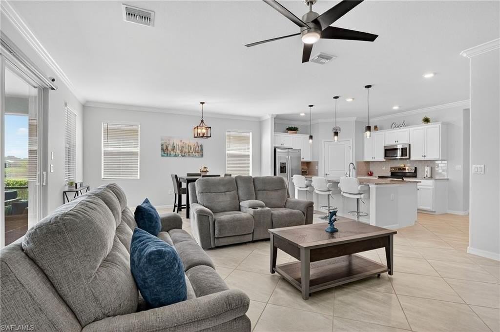 2130 Hamlin St - Photo 6 of 40