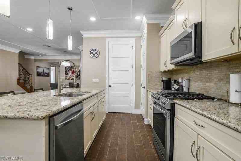 16309 Winfield Ln - Photo 7 of 36