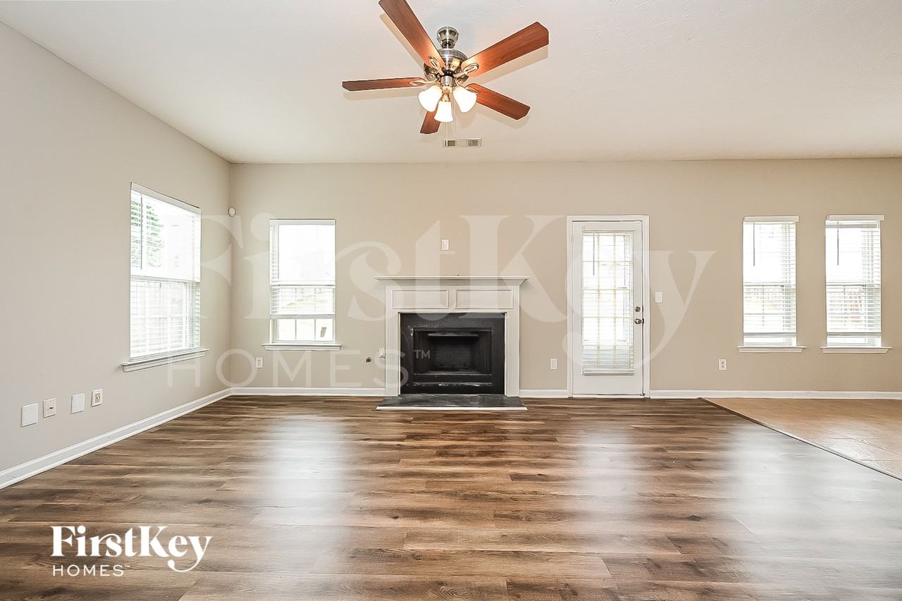 5439 Frontier Ct - Photo 2 of 15