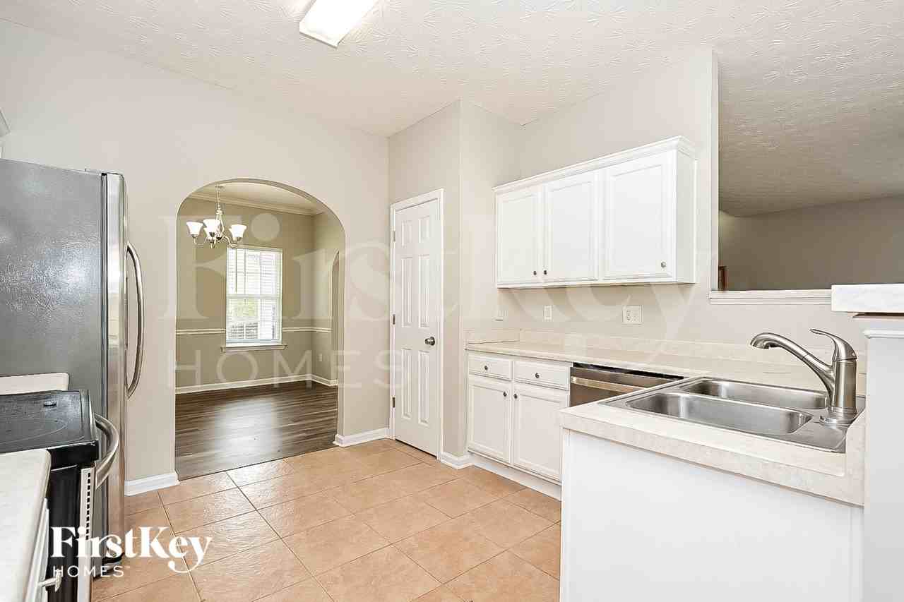 5439 Frontier Ct - Photo 4 of 15