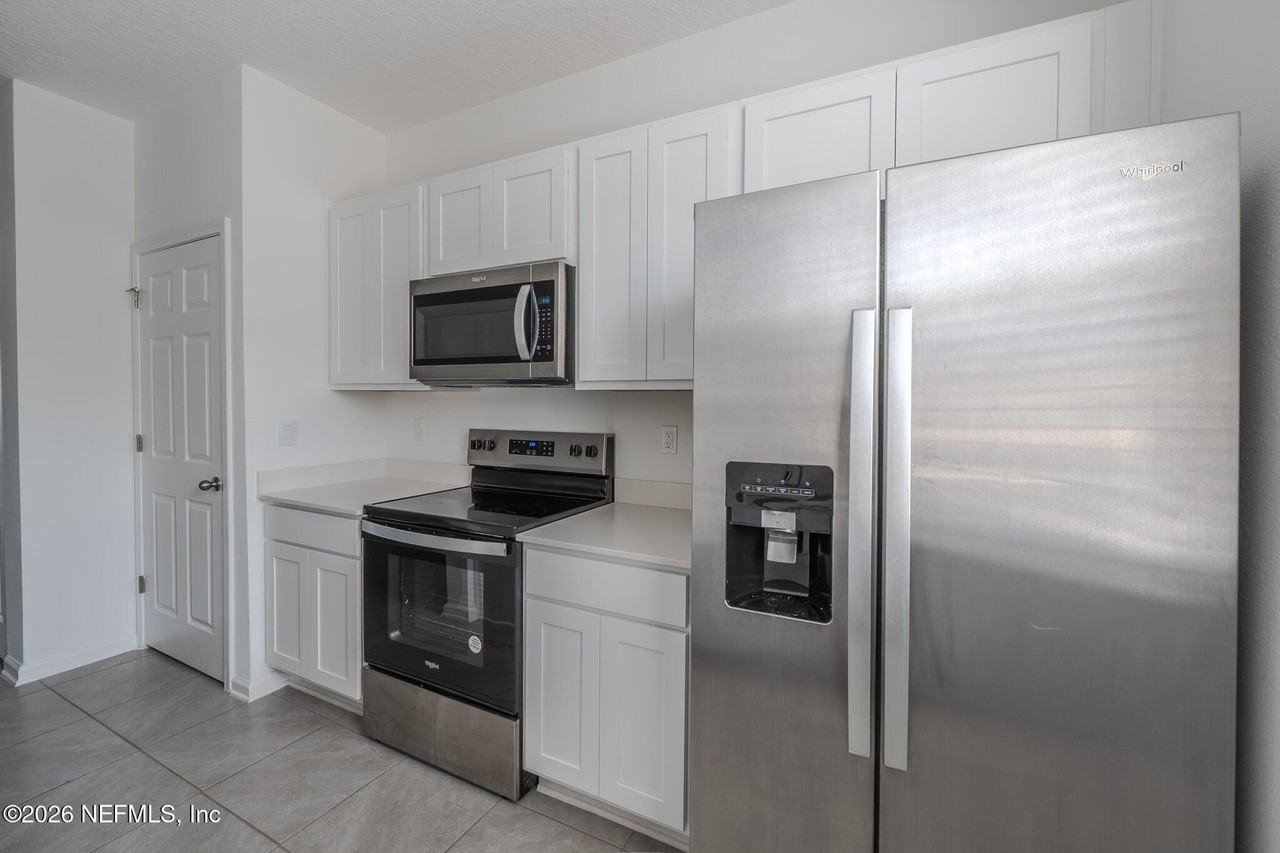 244 Elmhurst Ln - Photo 5 of 19