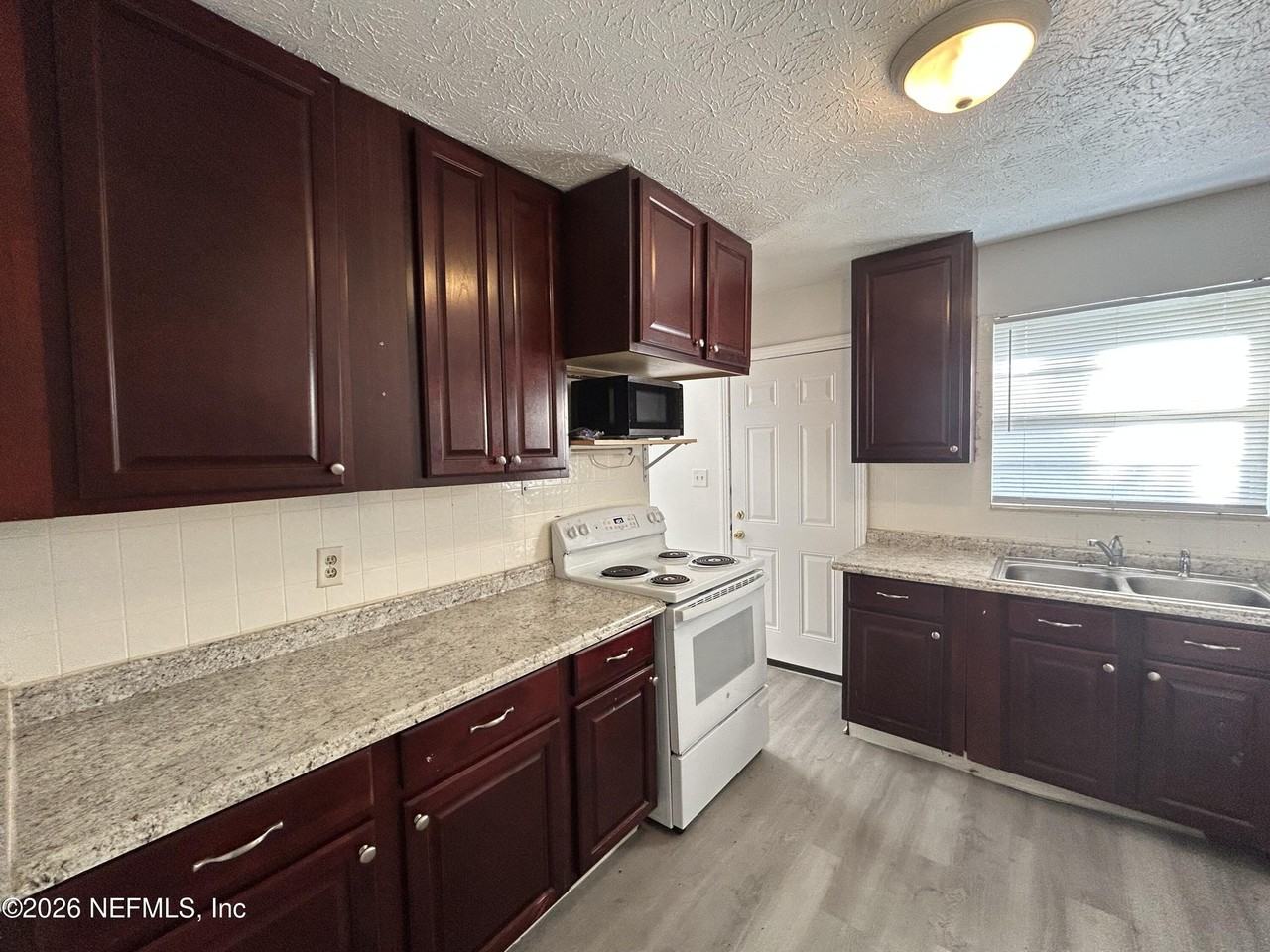 10610 Lone Star Rd - Photo 5 of 18