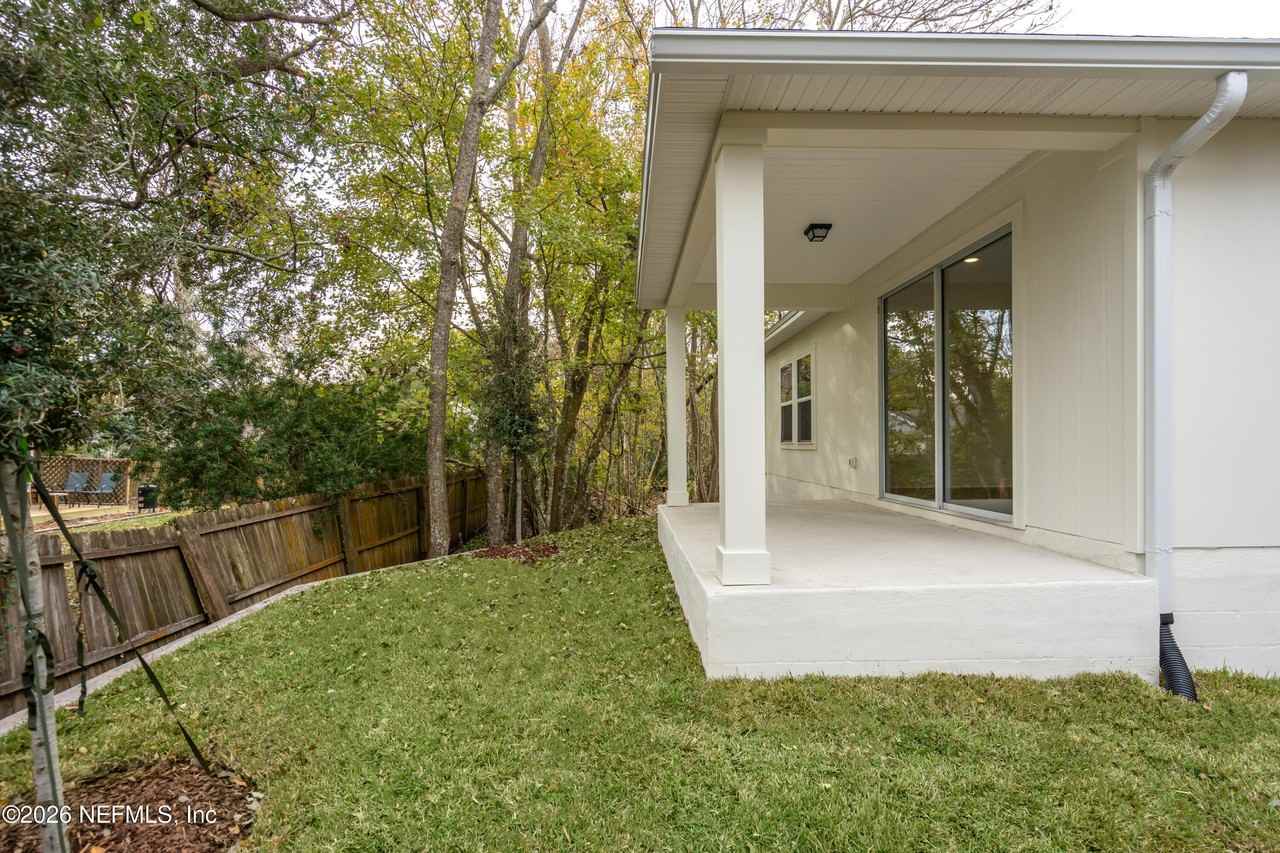 221 Dartmouth Rd - Photo 2 of 24