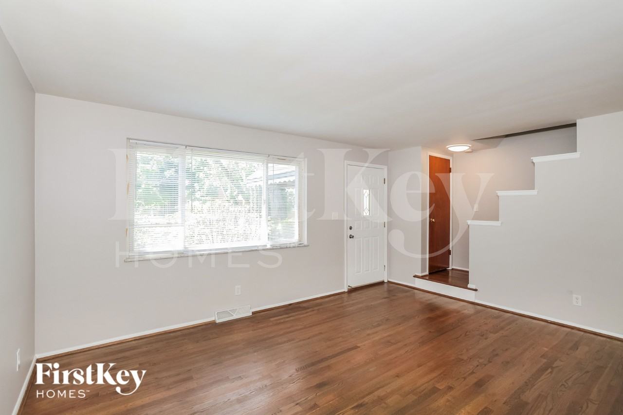 9216 Maverick Dr - Photo 3 of 16