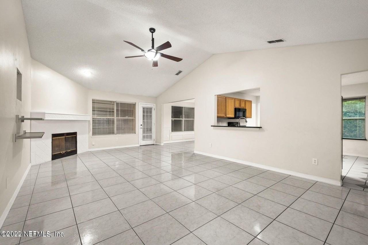 12635 Chapeltown Cir E - Photo 4 of 23